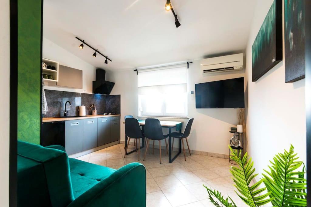 Apartman Smaragd Fažana Buitenkant foto