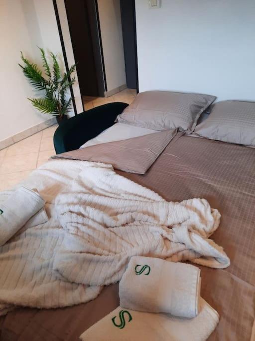 Apartman Smaragd Fažana Buitenkant foto