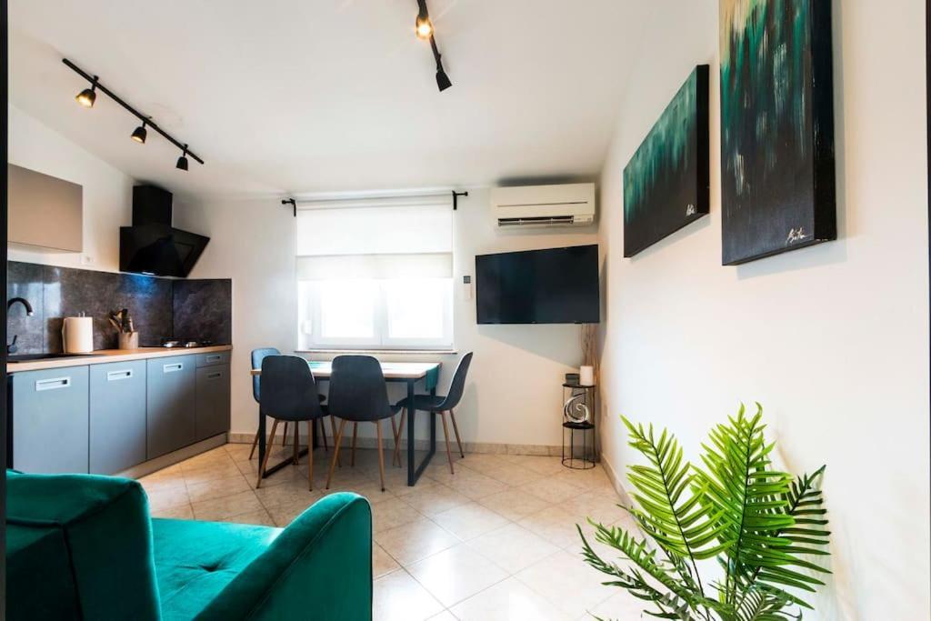 Apartman Smaragd Fažana Buitenkant foto